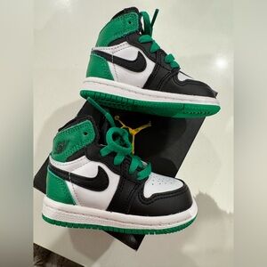 Nike Kids Black and Green Sneakers